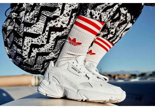 INSPIRED BY THE RETRO 90’s