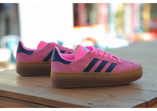 Prihvati svaki korak sa stilom i samopouzdanjem u adidas Gazelle Bold patikama