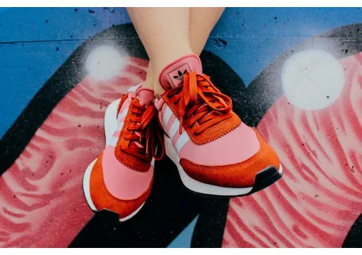 Retro budućnost uz Adidas Originals I-5923 „Chapnk/Ftwwht/Red“