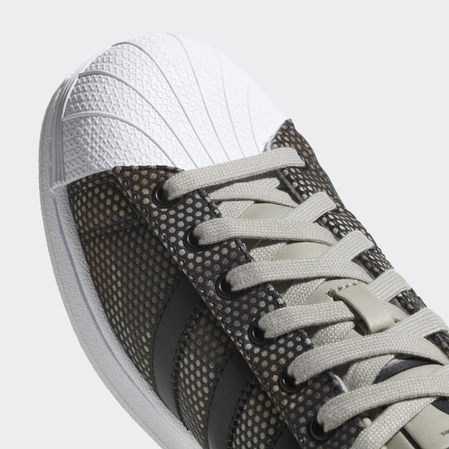 Cm8070 adidas sales