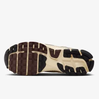 Nike Patike Zoom Vomero 5 