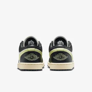 Nike Patike WMNS AIR JORDAN 1 LOW SE V2 