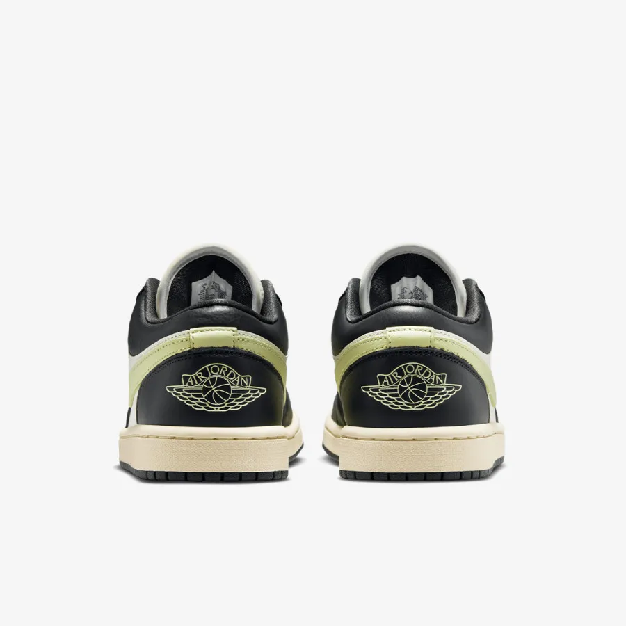 Nike Patike WMNS AIR JORDAN 1 LOW SE V2 