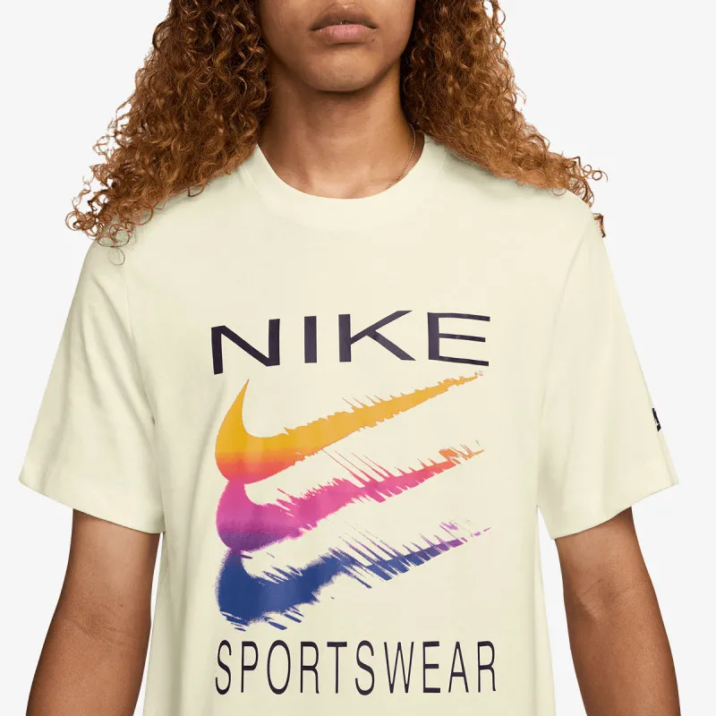 Nike Majica M NSW TEE 6MO SWSH SP25 