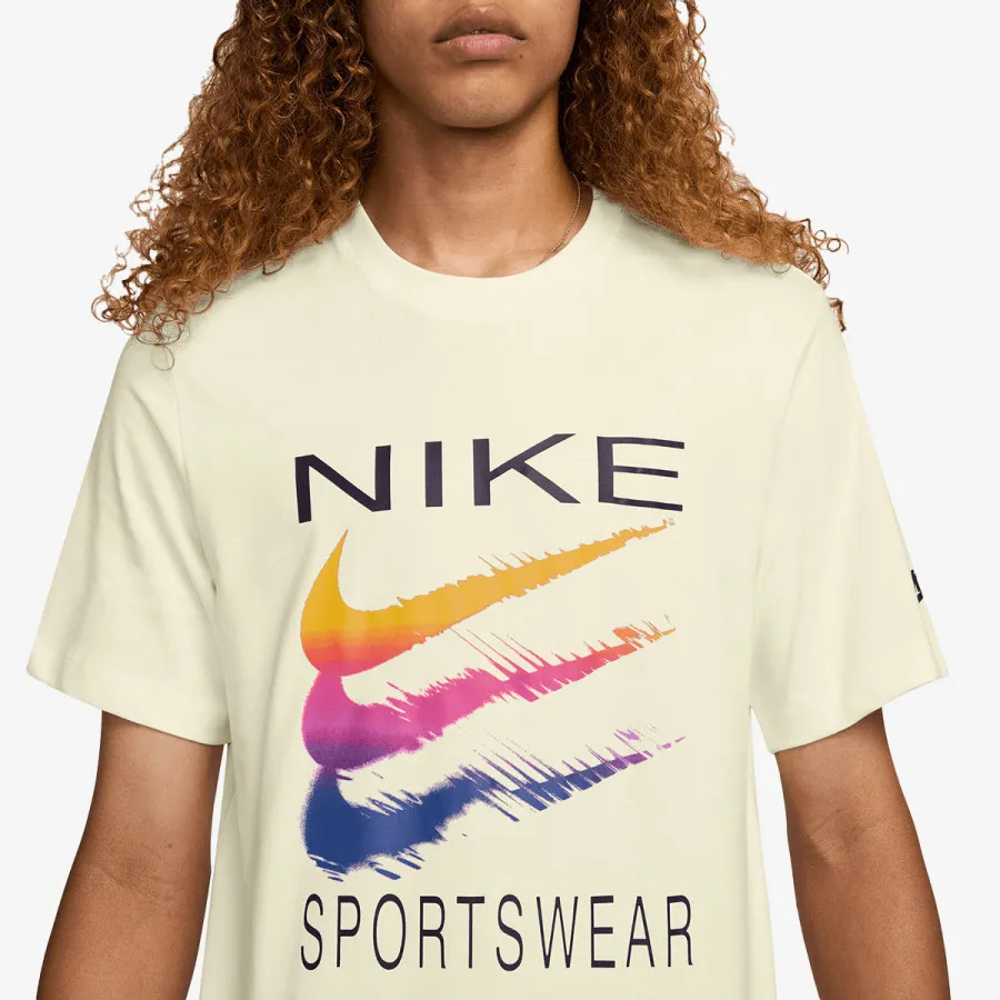 Nike Majica M NSW TEE 6MO SWSH SP25 
