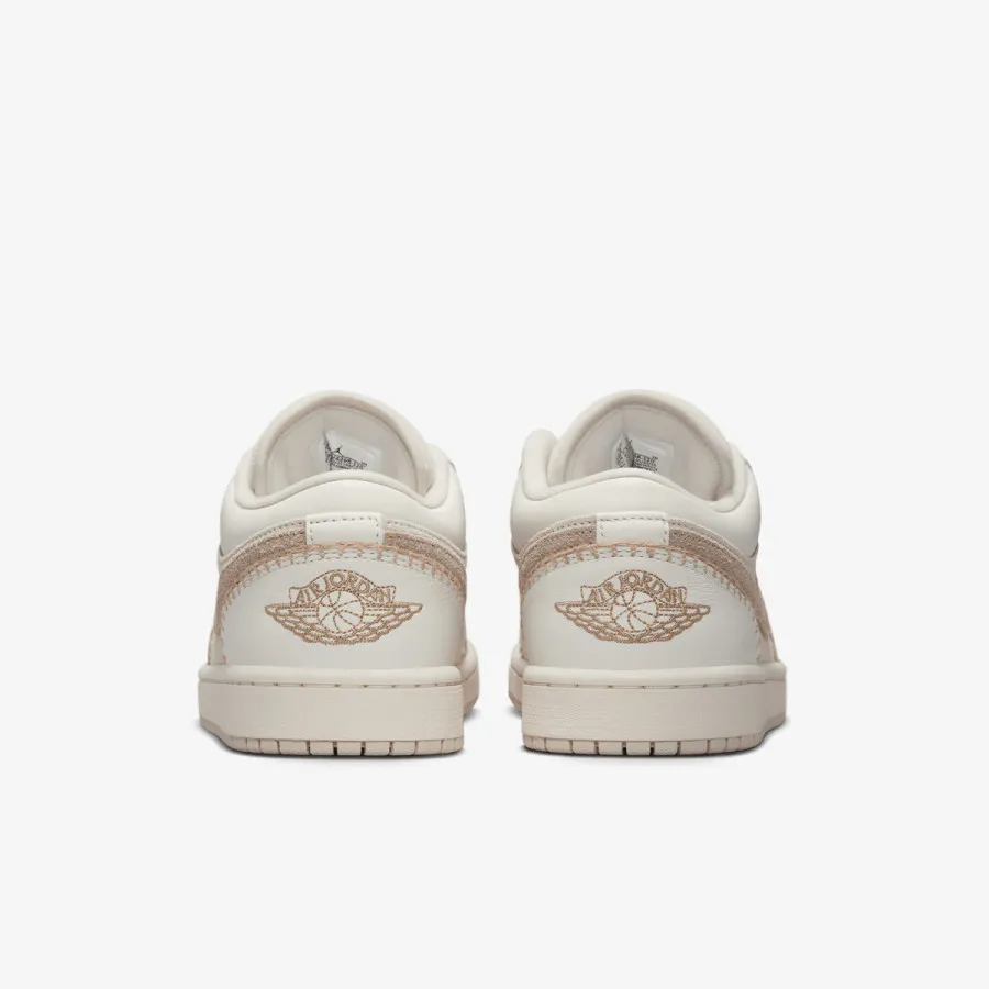 Nike Patike WMNS AIR JORDAN 1 LOW SE 