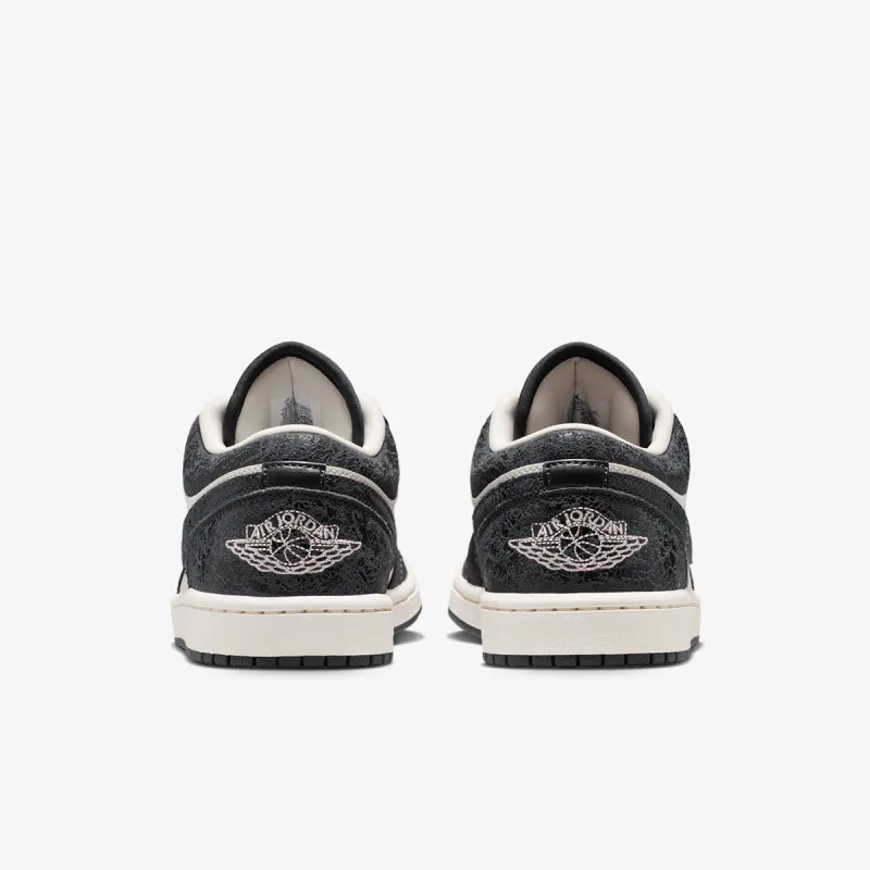 Nike Patike WMNS AIR JORDAN 1 LOW SE V2 